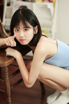 迈开腿来让我尝尝你的草莓图片